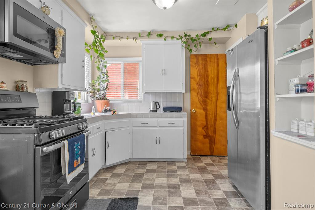 6906 FENTON Street, Dearborn Heights, MI 48127 — Photo 18