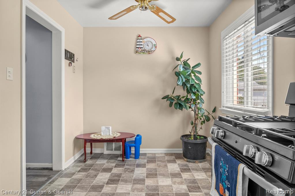 6906 FENTON Street, Dearborn Heights, MI 48127 — Photo 22