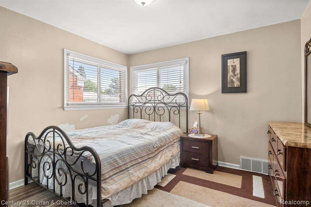 6906 FENTON Street, Dearborn Heights, MI 48127 — Photo 24
