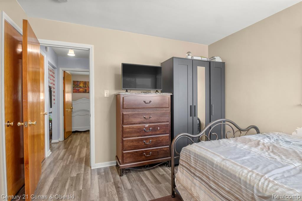 6906 FENTON Street, Dearborn Heights, MI 48127 — Photo 25