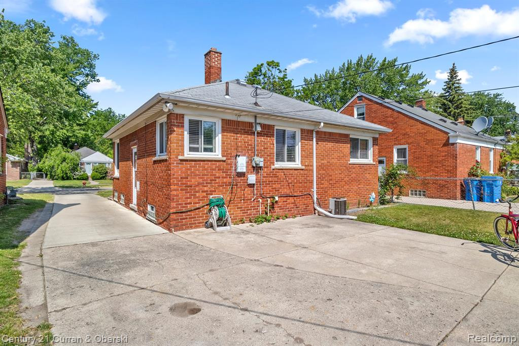 6906 FENTON Street, Dearborn Heights, MI 48127 — Photo 31