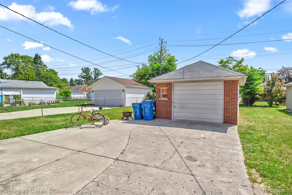 6906 FENTON Street, Dearborn Heights, MI 48127 — Photo 32