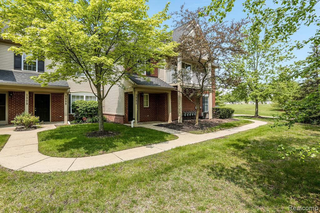 3881 BERKELEY Avenue, Canton, MI 48188 — Photo 2