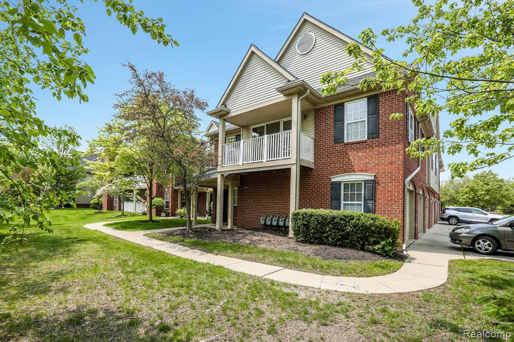 3881 BERKELEY Avenue, Canton, MI 48188 — Photo 4