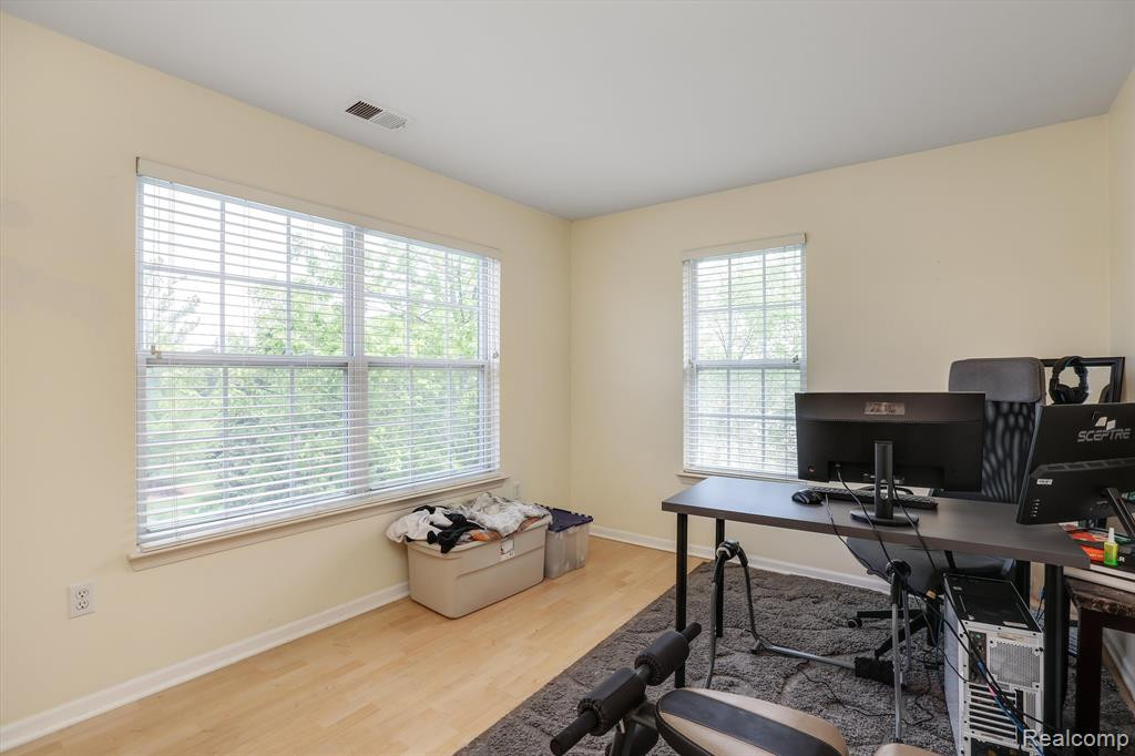 3881 BERKELEY Avenue, Canton, MI 48188 — Photo 10