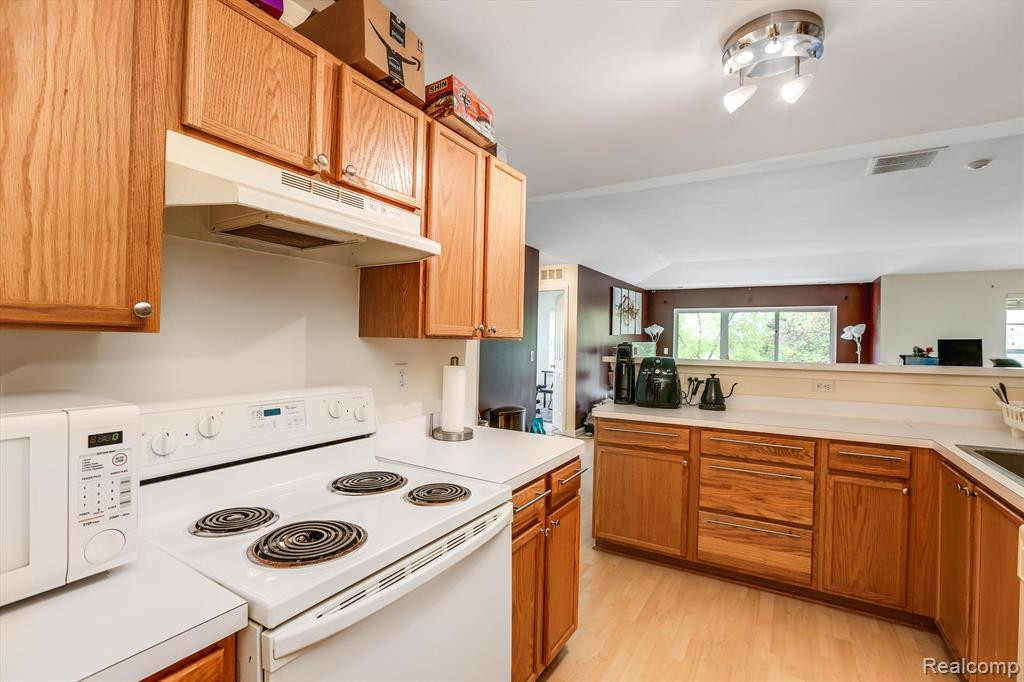 3881 BERKELEY Avenue, Canton, MI 48188 — Photo 16