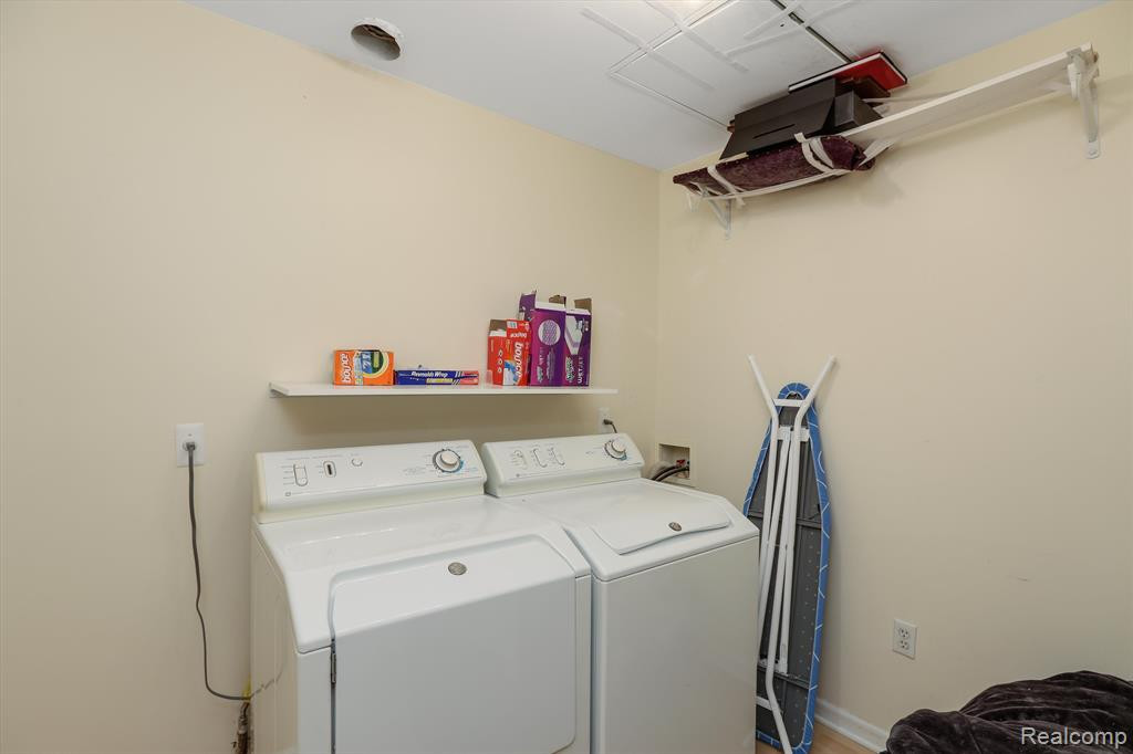 3881 BERKELEY Avenue, Canton, MI 48188 — Photo 18
