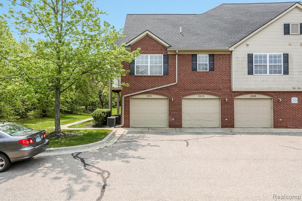 3881 BERKELEY Avenue, Canton, MI 48188 — Photo 24