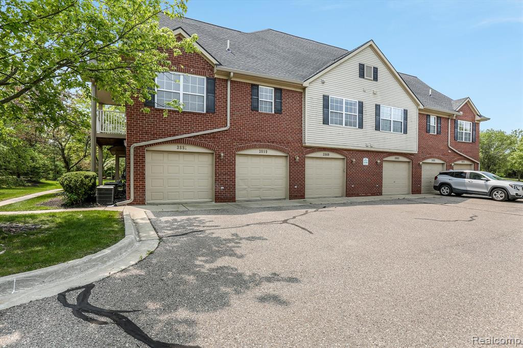 3881 BERKELEY Avenue, Canton, MI 48188 — Photo 25