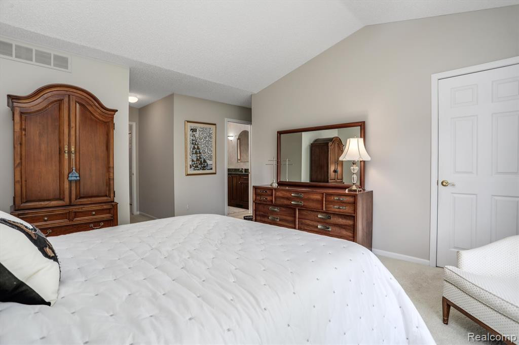 21635 RIVER RIDGE Trail, Farmington Hills, MI 48335 — Photo 19