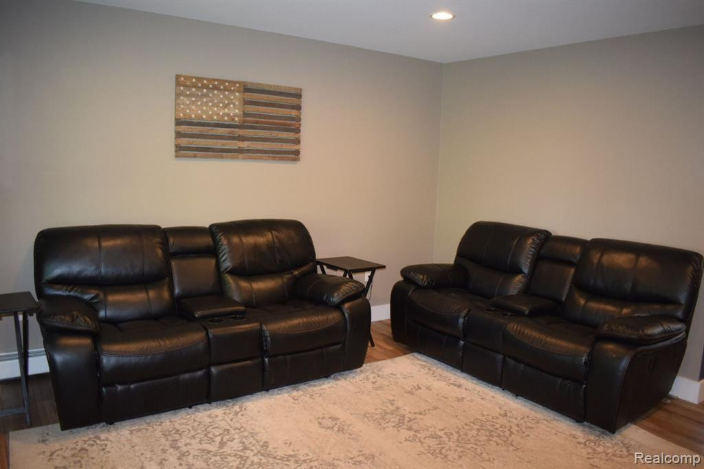8459 HURON RIVER Drive, Dexter, MI 48130 — Photo 10