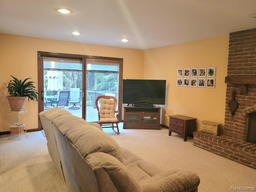 5597 PINE VIEW Drive, Ypsilanti, MI 48197 — Photo 17