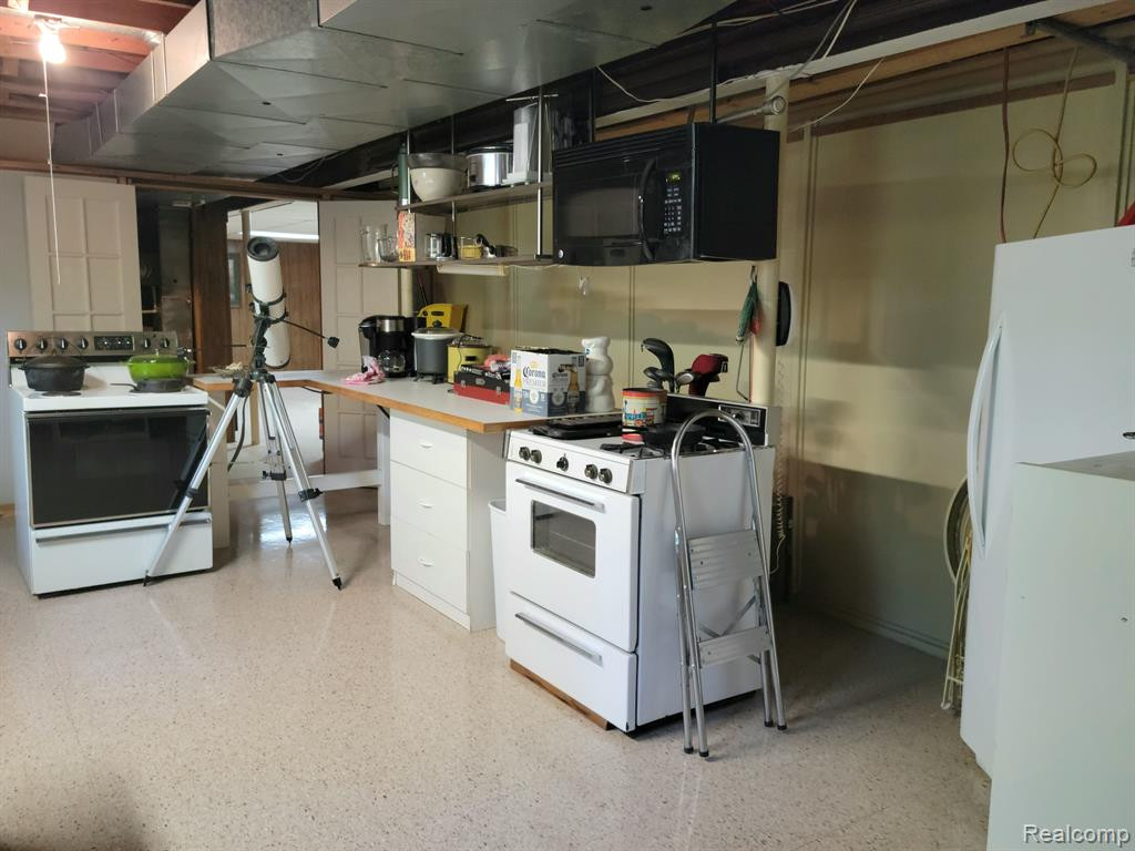 5597 PINE VIEW Drive, Ypsilanti, MI 48197 — Photo 32