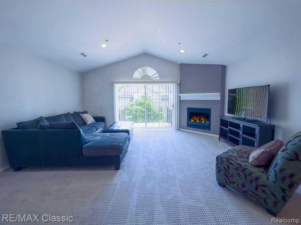 30201 CHANTEL Drive, Commerce Twp, MI 48390 — Photo 3