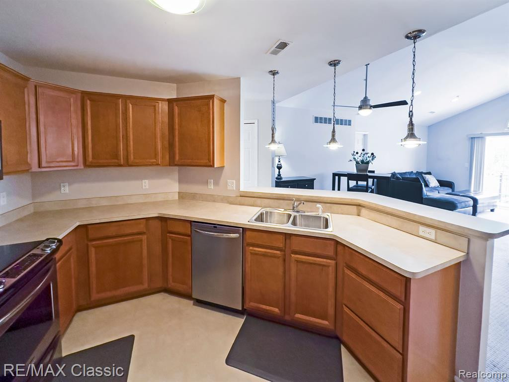 30201 CHANTEL Drive, Commerce Twp, MI 48390 — Photo 12