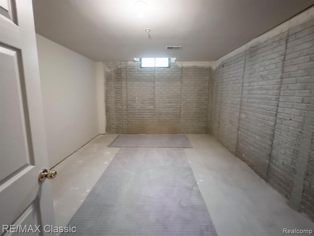 30201 CHANTEL Drive, Commerce Twp, MI 48390 — Photo 29