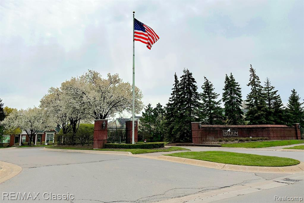 30201 CHANTEL Drive, Commerce Twp, MI 48390 — Photo 31