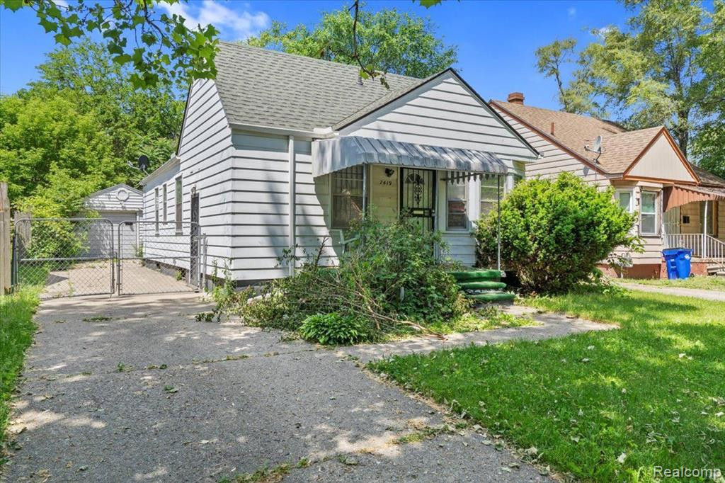 7419 CLAYBURN Street, Detroit, MI 48228 — Photo 2