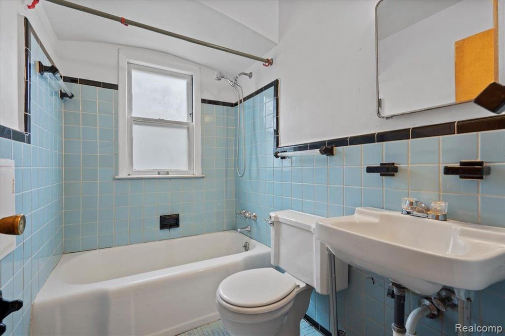 7419 CLAYBURN Street, Detroit, MI 48228 — Photo 15