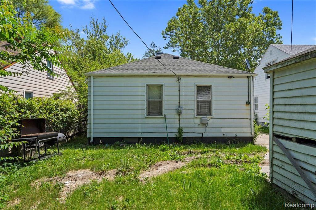 7419 CLAYBURN Street, Detroit, MI 48228 — Photo 17