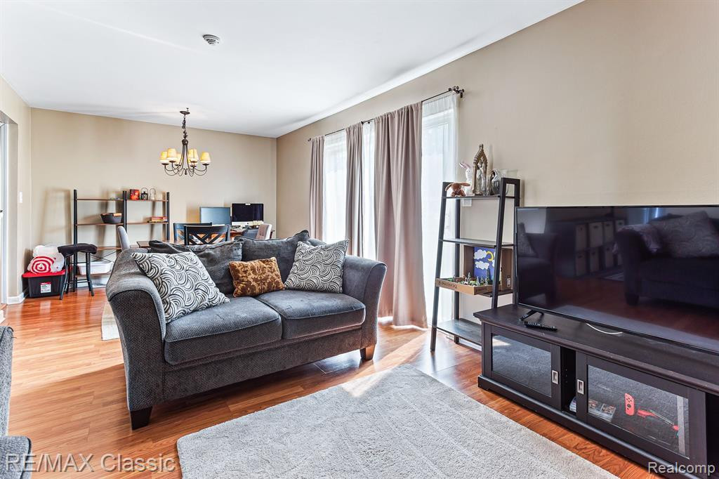 2059 W FRANKLIN Drive, Canton, MI 48187 — Photo 4