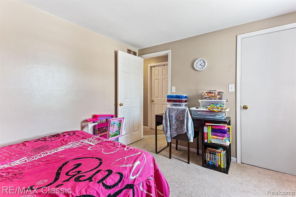 2059 W FRANKLIN Drive, Canton, MI 48187 — Photo 10