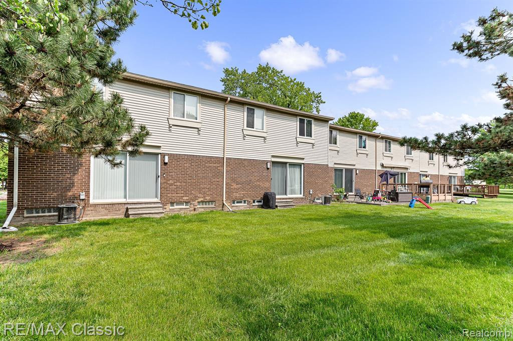 2059 W FRANKLIN Drive, Canton, MI 48187 — Photo 17