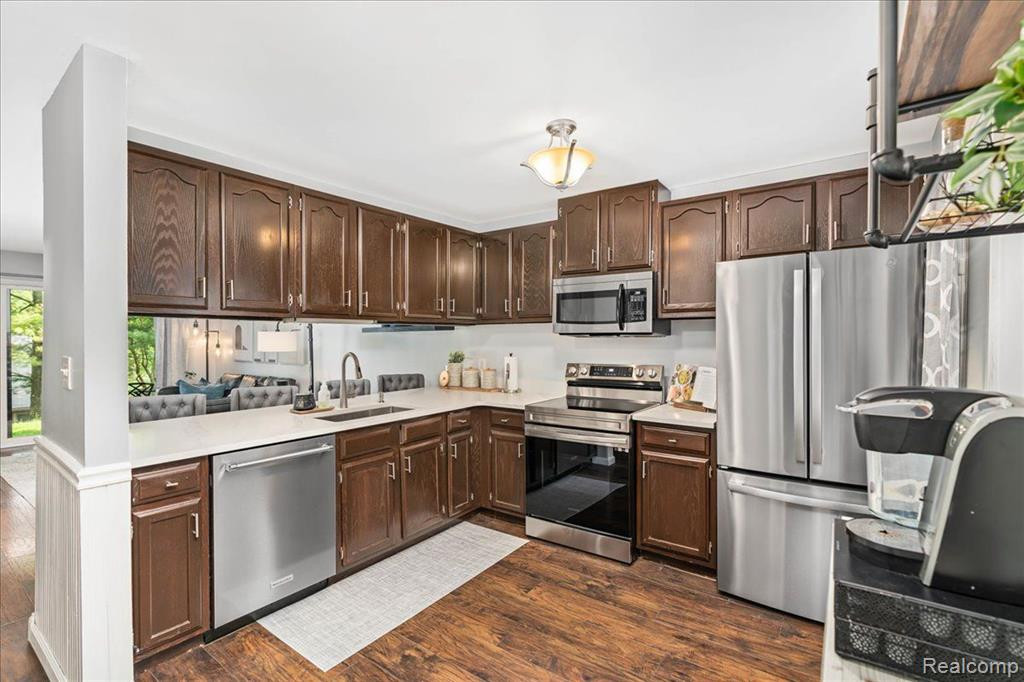 906 RIDGE, 124, Brighton, MI 48116 — Photo 2
