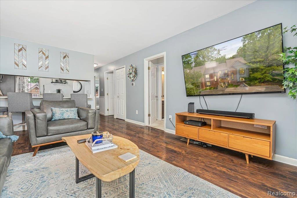 906 RIDGE, 124, Brighton, MI 48116 — Photo 5