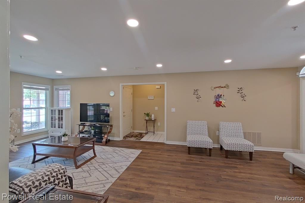 28323 CARLTON WAY Drive, 34, Novi, MI 48377 — Photo 4