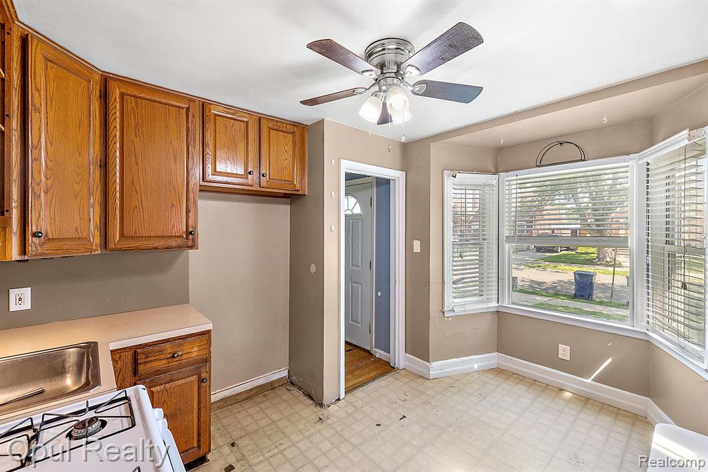 953 NEW YORK Avenue, Lincoln Park, MI 48146 — Photo 7