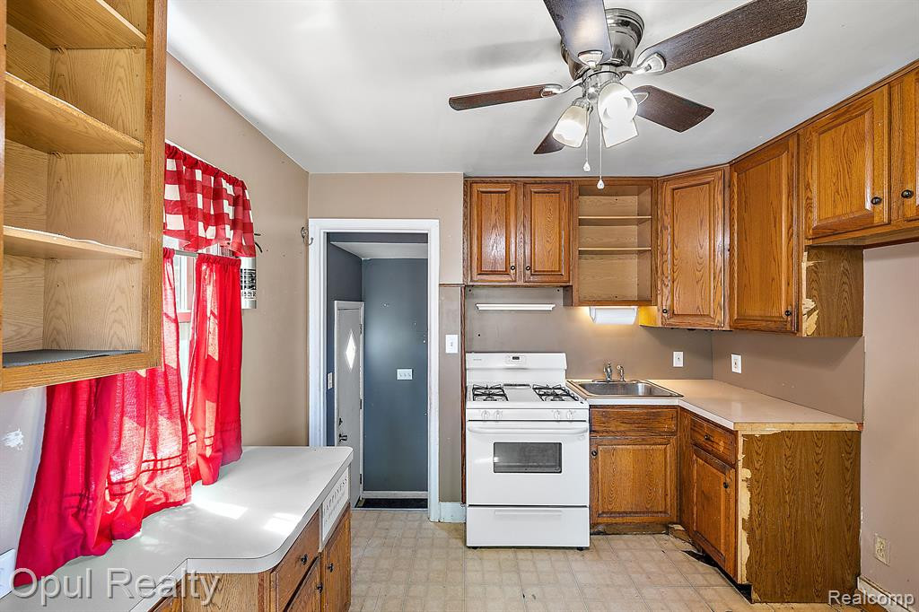 953 NEW YORK Avenue, Lincoln Park, MI 48146 — Photo 8