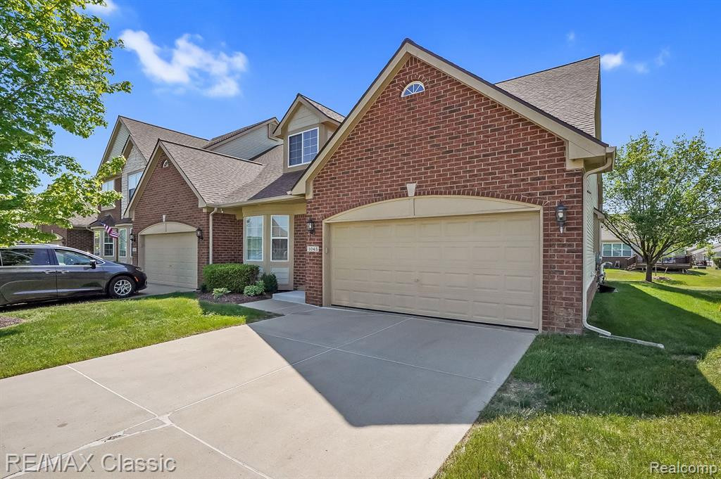 1045 PADDOCK Drive, South Lyon, MI 48178 — Photo 3
