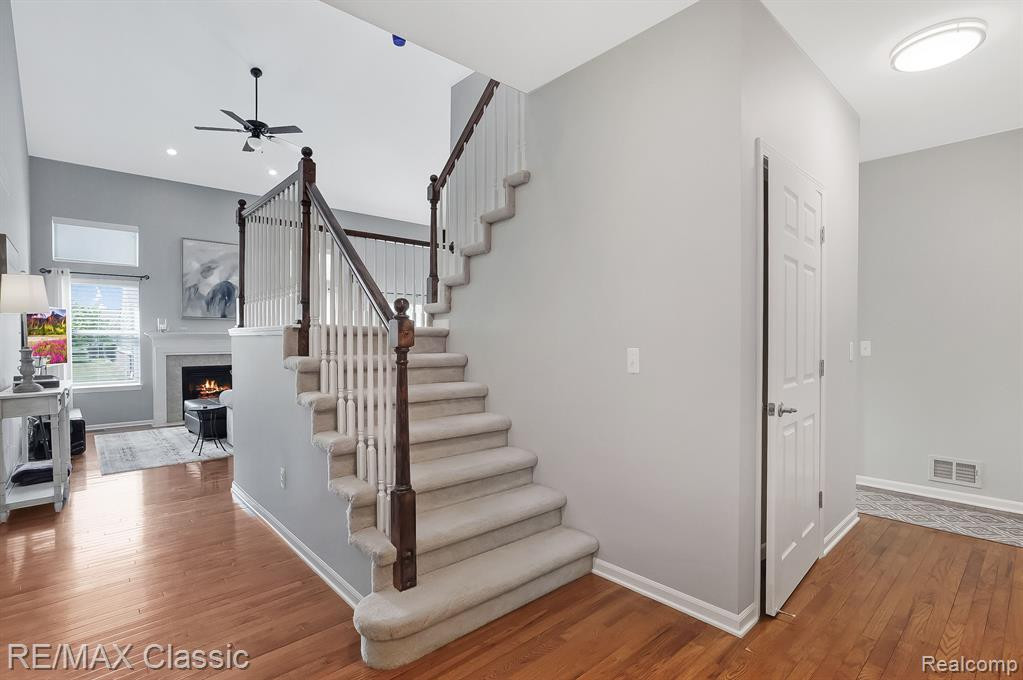 1045 PADDOCK Drive, South Lyon, MI 48178 — Photo 5