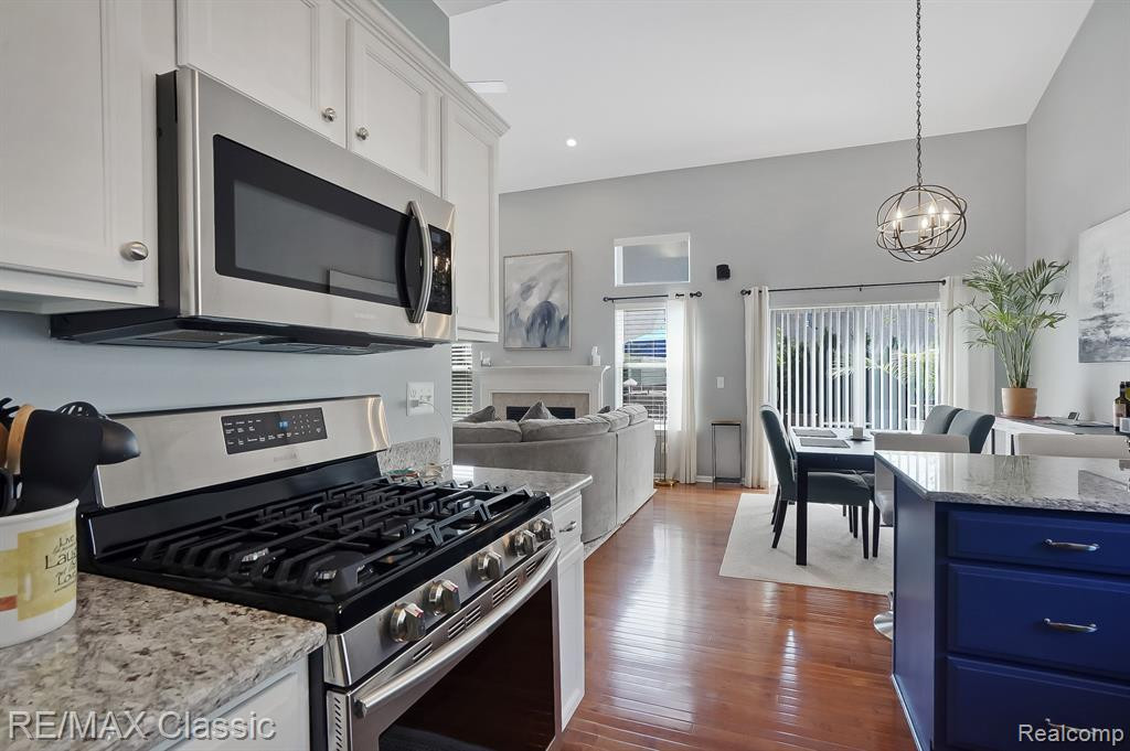 1045 PADDOCK Drive, South Lyon, MI 48178 — Photo 8