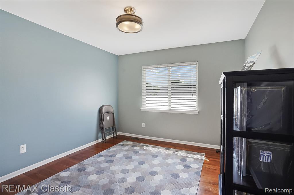 1045 PADDOCK Drive, South Lyon, MI 48178 — Photo 18