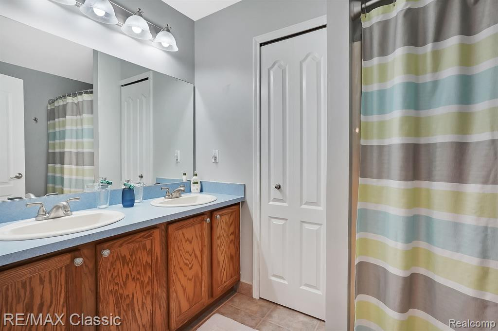 1045 PADDOCK Drive, South Lyon, MI 48178 — Photo 21