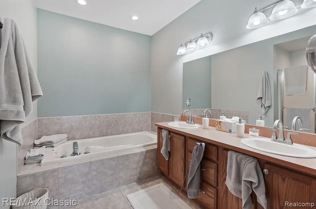 1045 PADDOCK Drive, South Lyon, MI 48178 — Photo 24