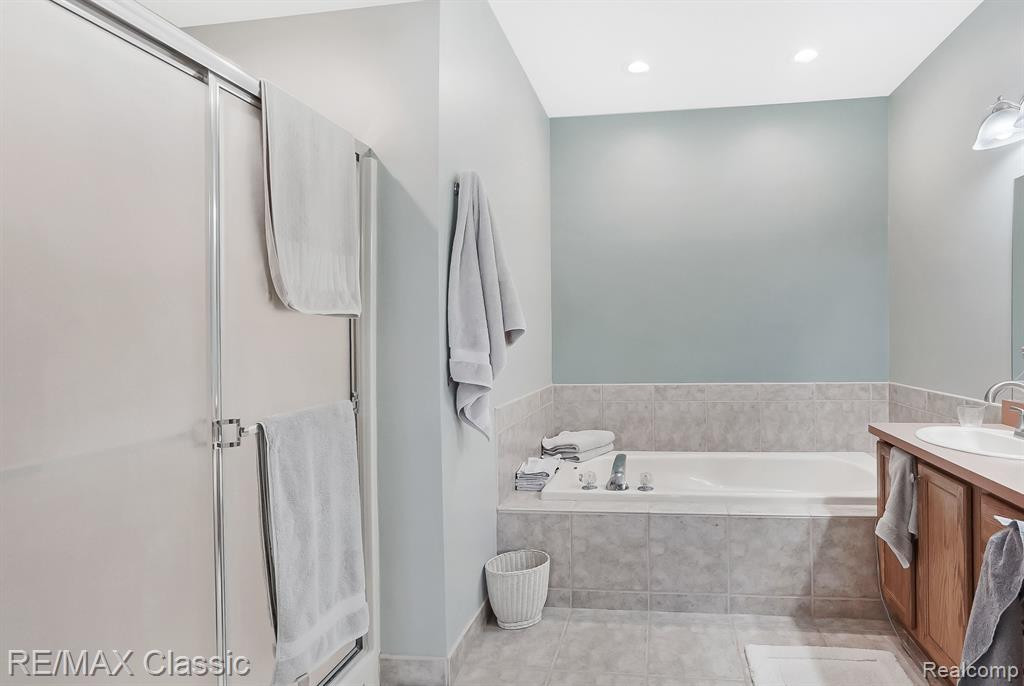 1045 PADDOCK Drive, South Lyon, MI 48178 — Photo 25
