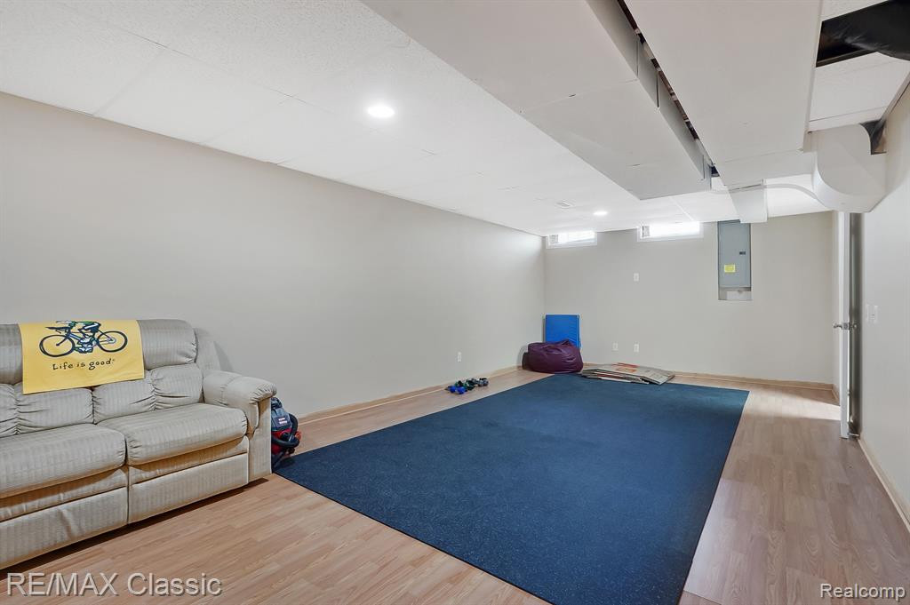 1045 PADDOCK Drive, South Lyon, MI 48178 — Photo 30