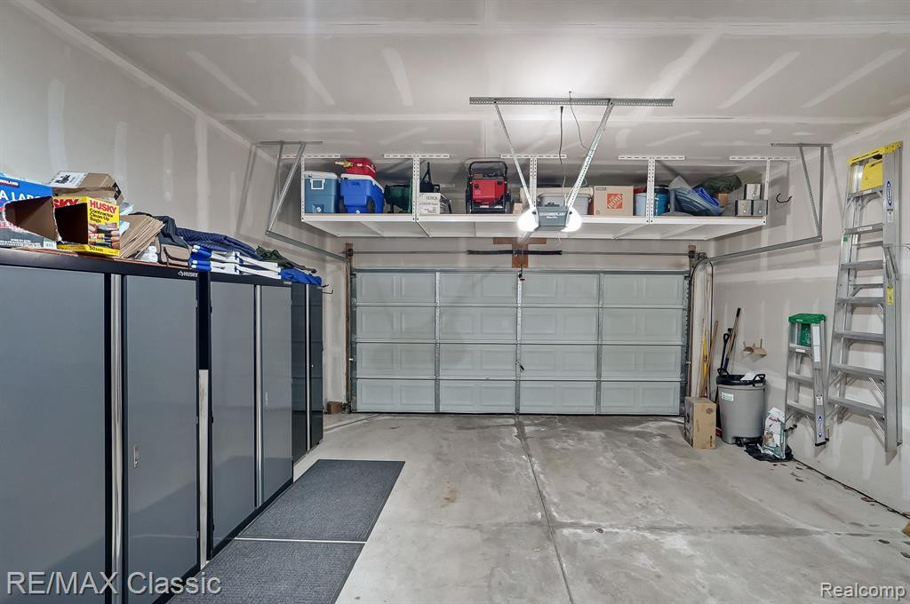 1045 PADDOCK Drive, South Lyon, MI 48178 — Photo 35
