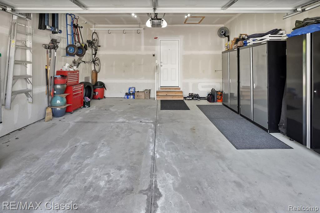 1045 PADDOCK Drive, South Lyon, MI 48178 — Photo 37