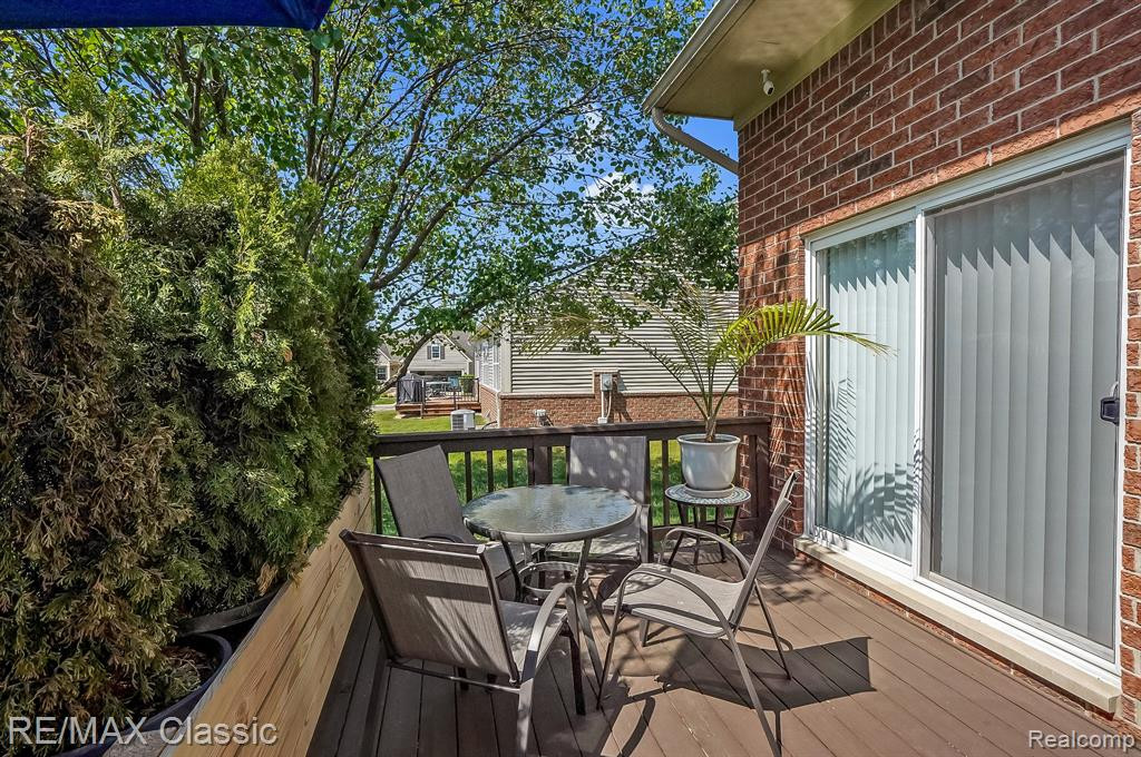 1045 PADDOCK Drive, South Lyon, MI 48178 — Photo 38