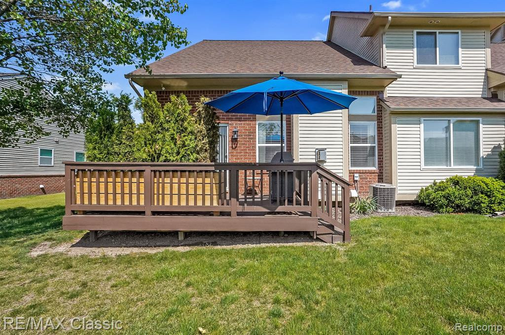 1045 PADDOCK Drive, South Lyon, MI 48178 — Photo 39