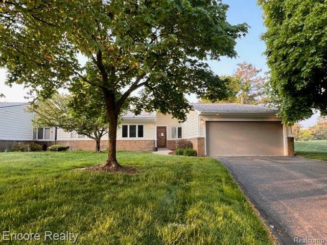 35325 HILLSIDE Drive, Farmington Hills, MI 48335 — front exterior