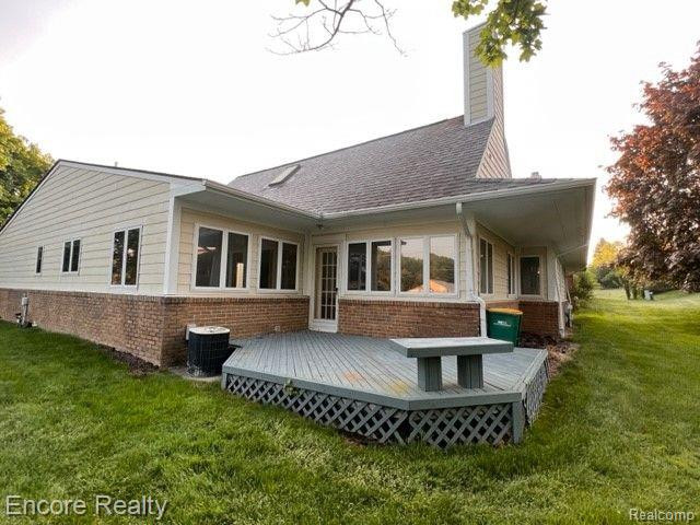 35325 HILLSIDE Drive, Farmington Hills, MI 48335 — Photo 3