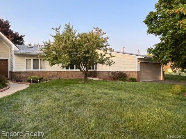 35325 HILLSIDE Drive, Farmington Hills, MI 48335 — Photo 4