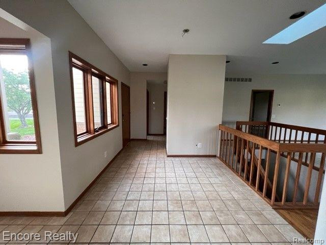 35325 HILLSIDE Drive, Farmington Hills, MI 48335 — Photo 7