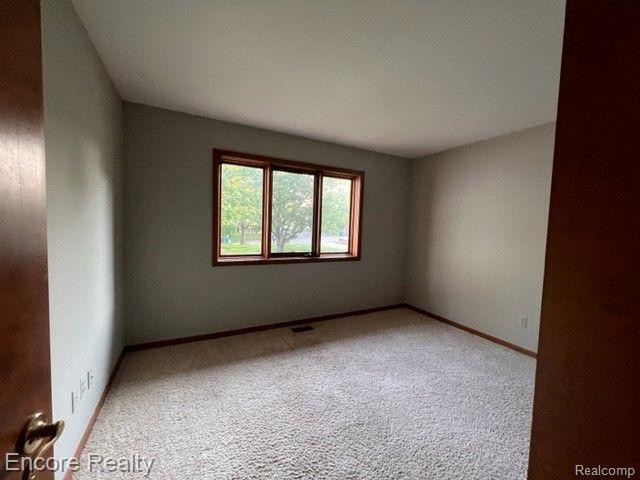 35325 HILLSIDE Drive, Farmington Hills, MI 48335 — Photo 17