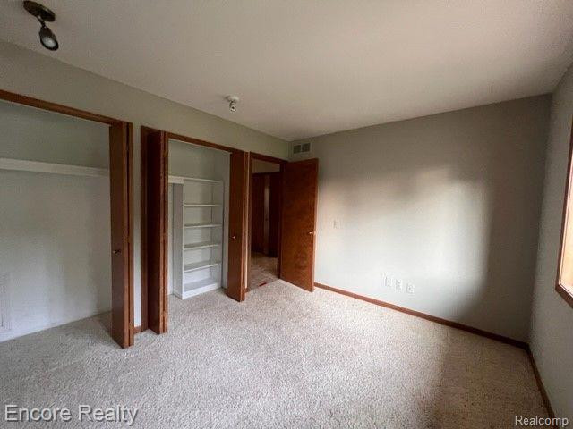 35325 HILLSIDE Drive, Farmington Hills, MI 48335 — Photo 18